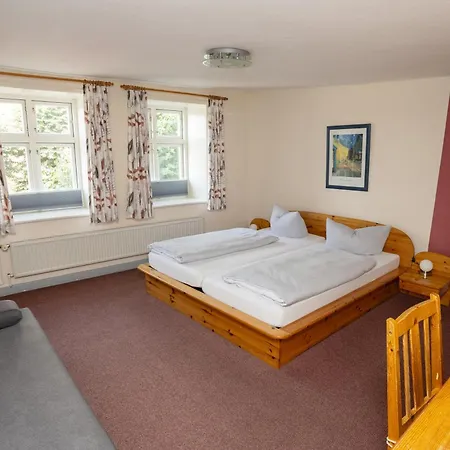 Zur Linde 호텔 멜도르프