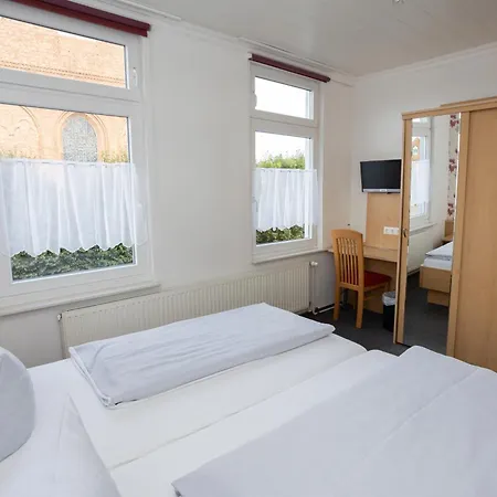 Zur Linde Hotel 3*