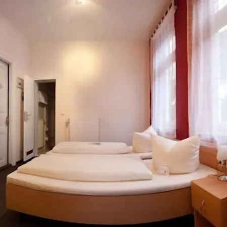 Zur Linde 3*