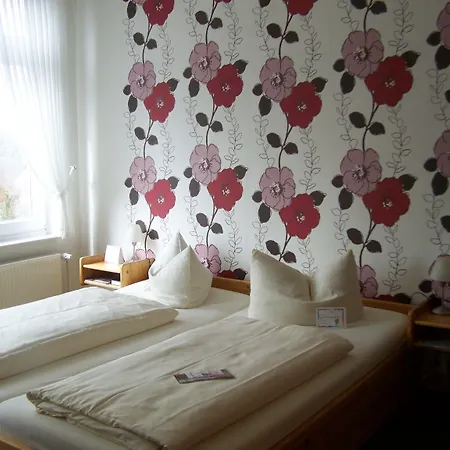 Zur Linde 3*