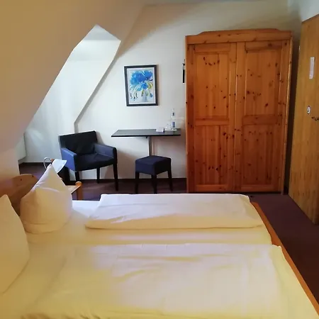 Zur Linde Hotel 3*