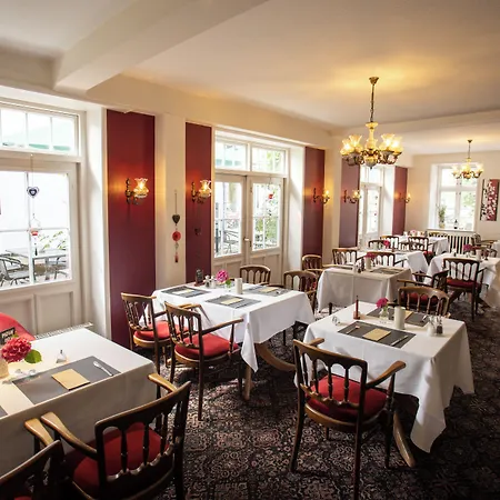 Zur Linde Hotel 3*