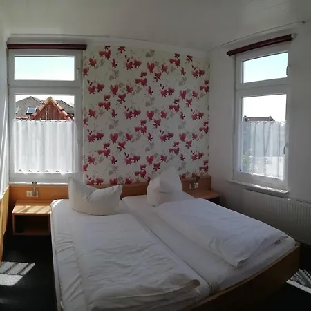 Zur Linde 3*